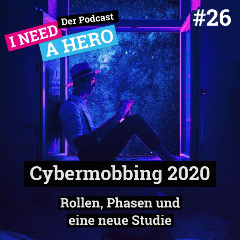 Mann sitzt an geöffnetem Fenster auf Fensterbank und liest. Unten mittig Schriftzug "Cybermobbing 2020 Rollen, Phasen und eine neue Studie". Links oben Schriftzug in verschiedenen Farben: "I need a Hero - Der Podcast"